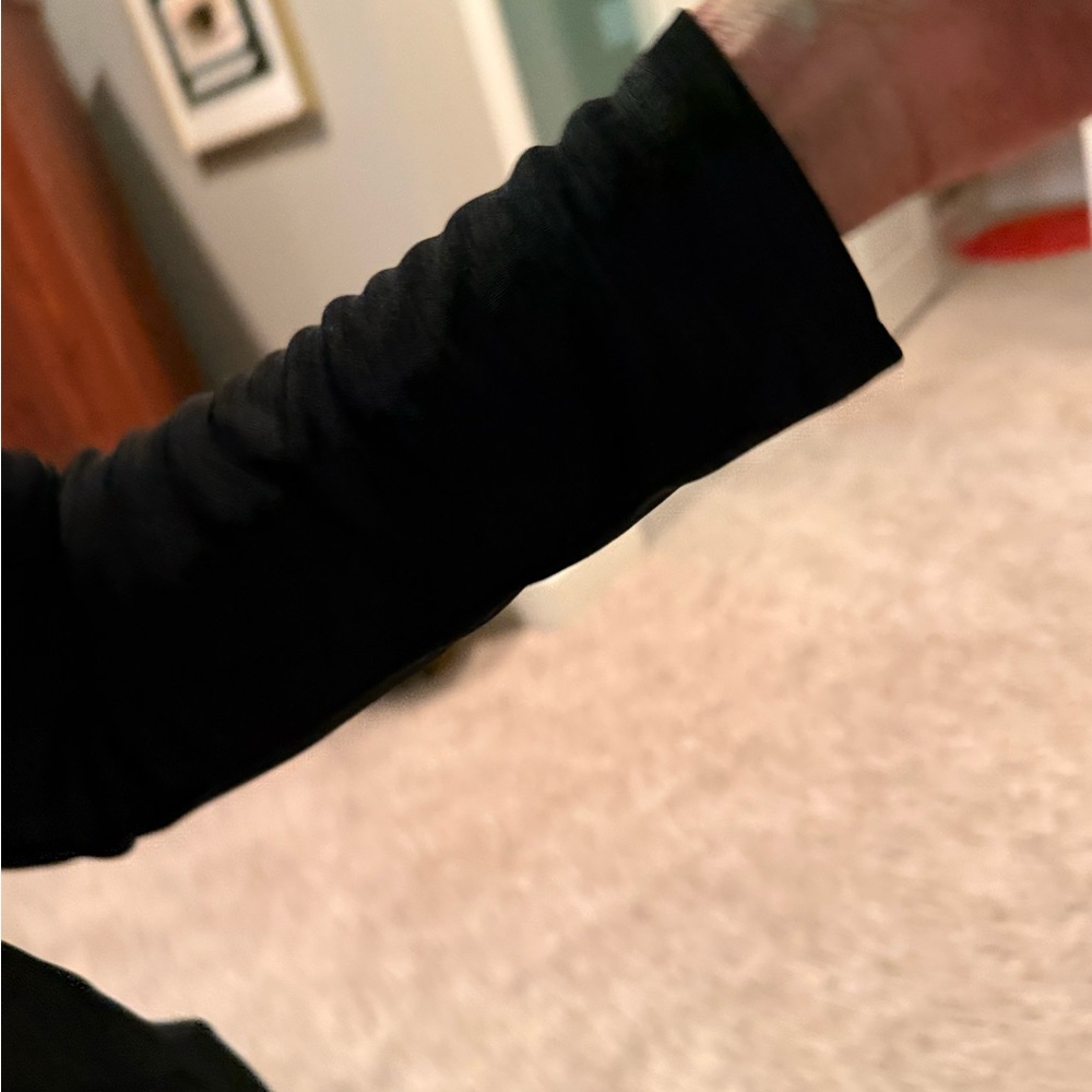 Chic Black And Red Patterned Blouse - image 3